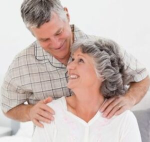 happy-senior-couple-317x300